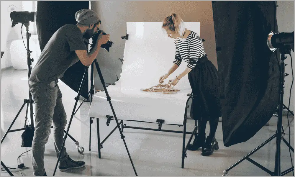 Photo assistant capturing a detailed zoom shot of a rope, showcasing photography skills