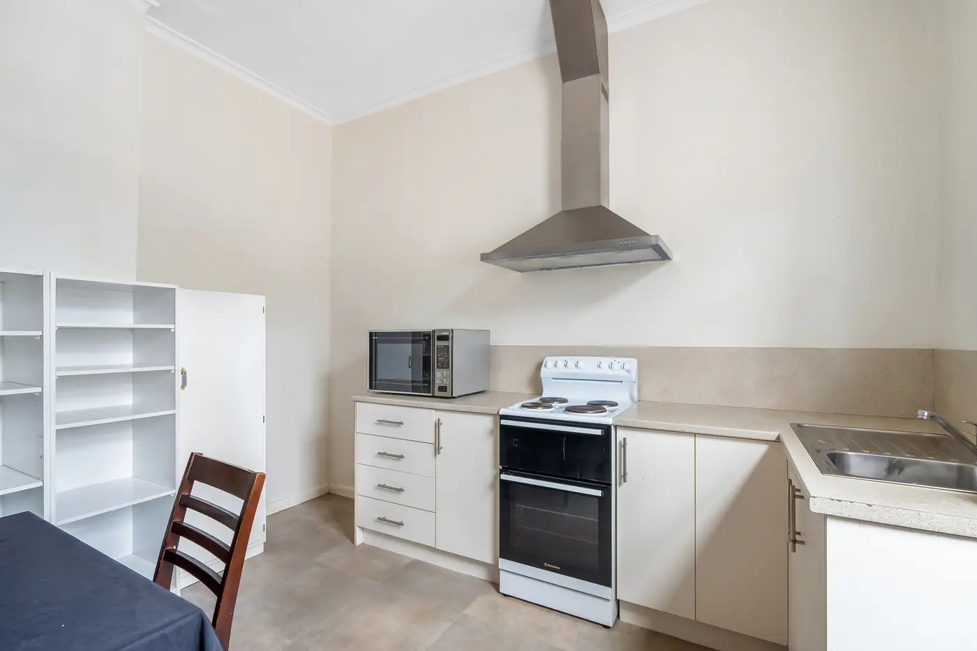 Clean kitchen after real estate object removal service and decluttering by PixelShouters