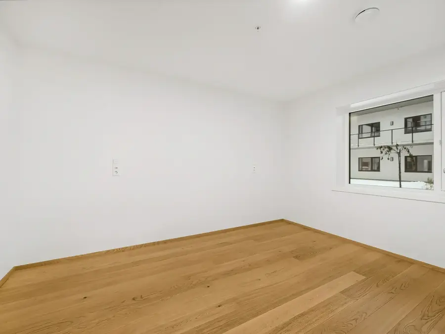 Vacant bedroom before virtual staging