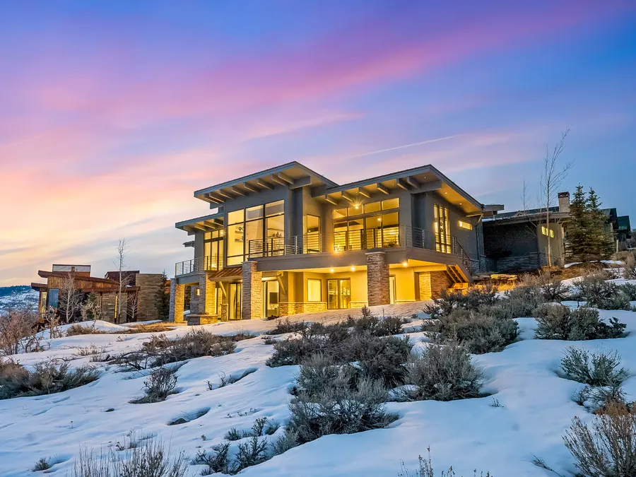 Twilight exterior real estate photo editing example for PixelShouters FAQ