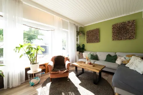 Before HDR real estate photo editing with overexposed window light